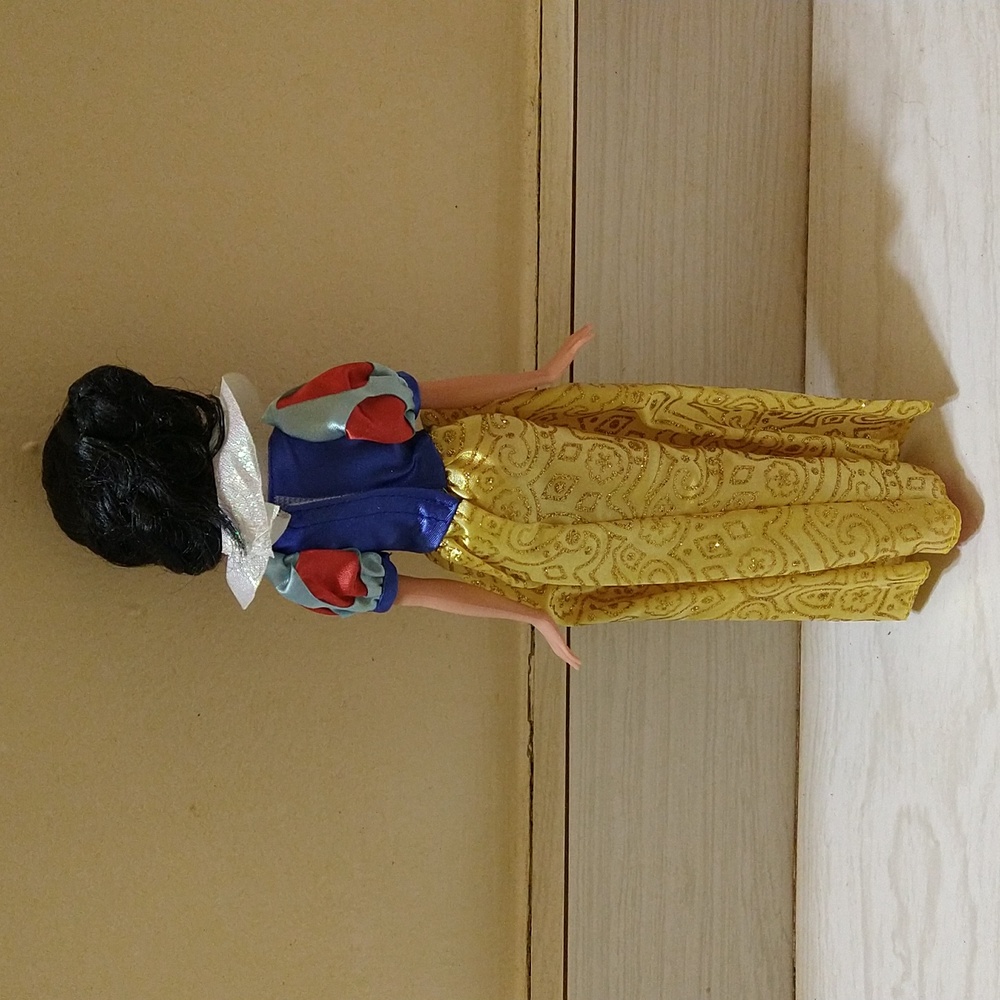 Vintage 1990's Mattel Snow White Doll Figure - Picture 5 of 5